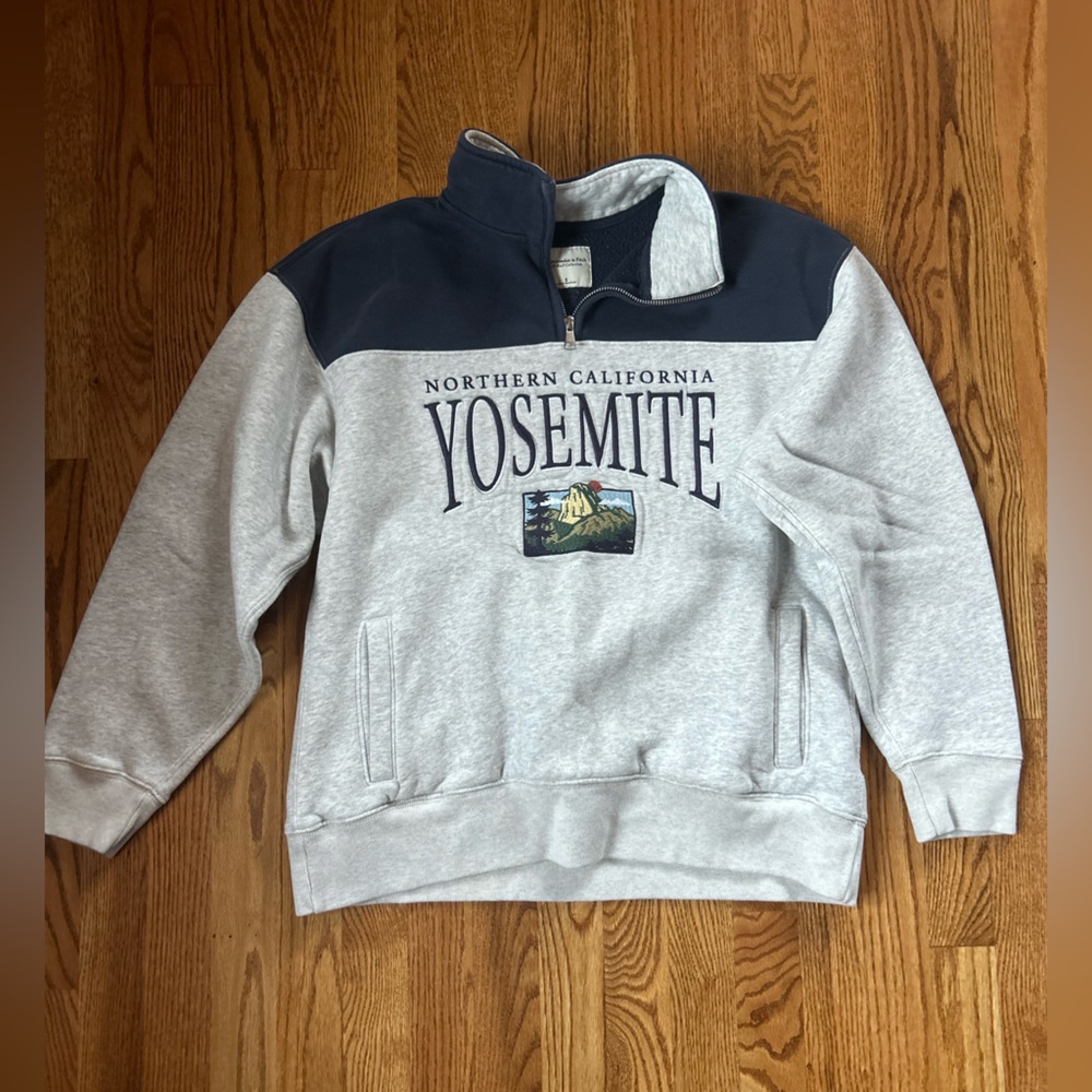 Abercrombie & Fitch Gray and Navy Zip Up Sweater